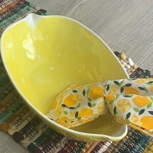 Lemon Serving Bowl With Scarf